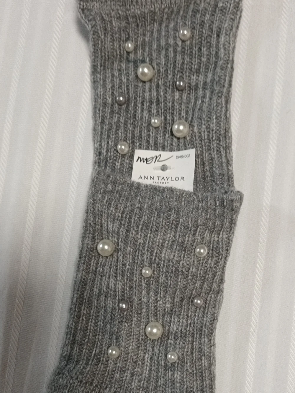 Ann Taylor Gray Knit Gloves with Pearl Embellishments